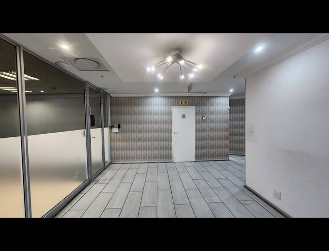 325M² OFFICE TO LET IN FOURWAYS